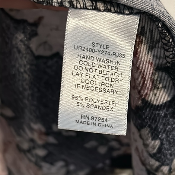 Black/Burgundy Velvet feel Retro Style Long Sleeve Mini Dress. Gently Pre Loved. - Picture 8 of 8